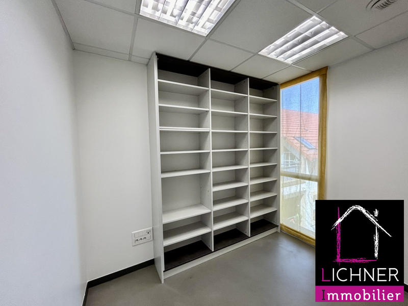 Local d'activités - 134 m² - 6 pièces