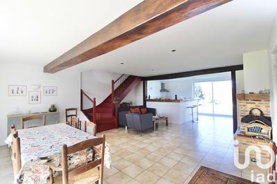 Maison - 212 m² - 9 pièces