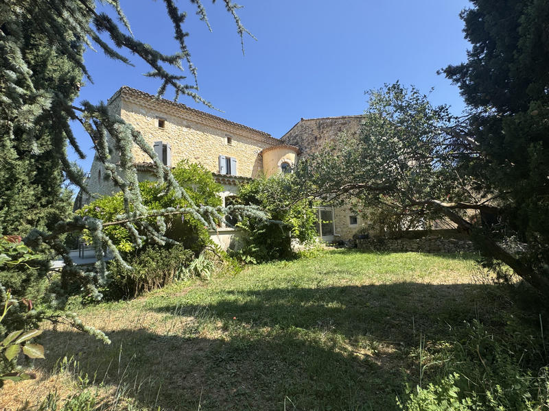 Maison - 325 m² - 11 pièces