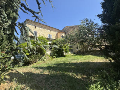 Maison - 325 m² - 11 pièces