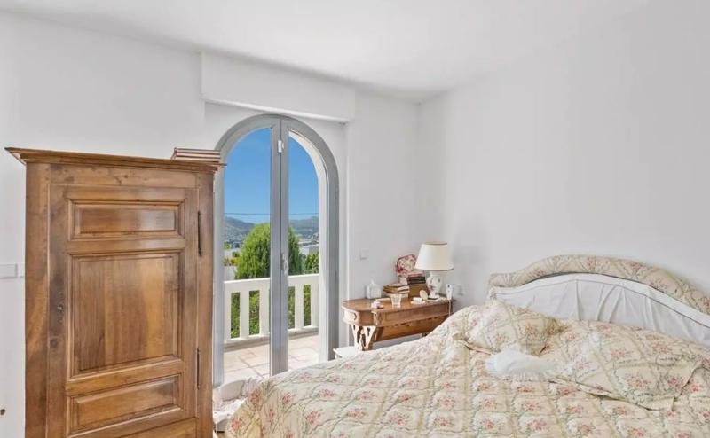 Villa - 240 m² - 6 pièces