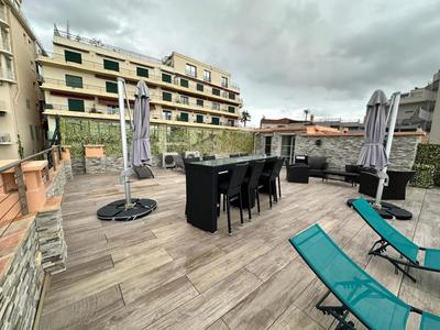 Appartement - 125 m² - 6 pièces