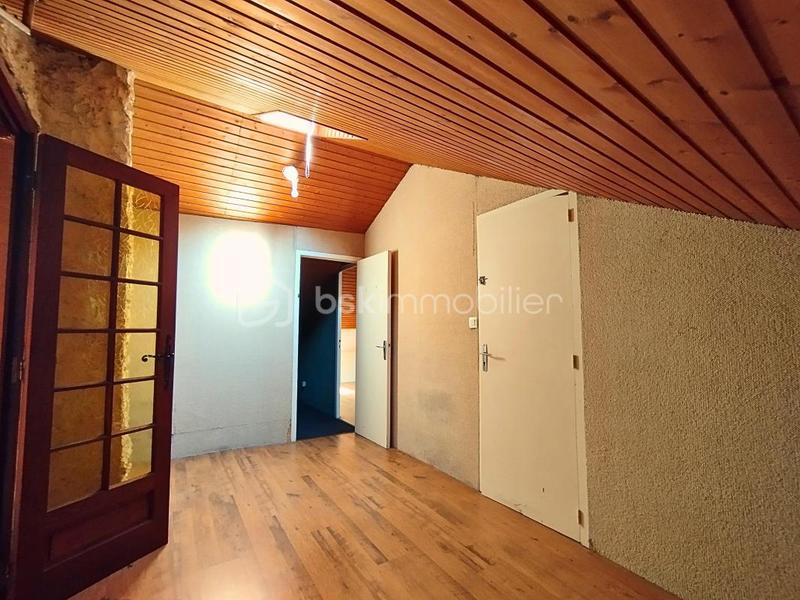 Maison - 232 m² - 7 pièces