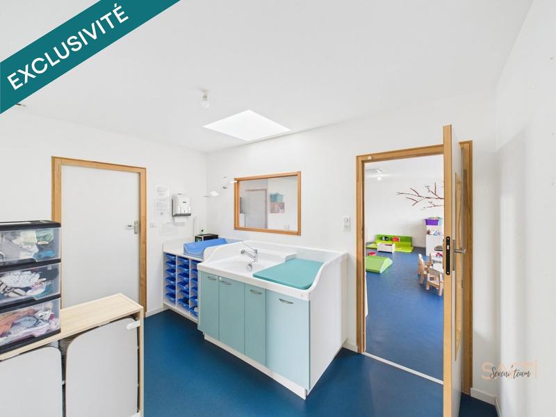 Local commercial - 240 m² - 12 pièces