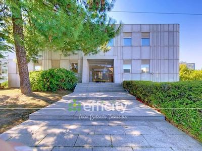 Local d'activité / Entrepôt - 670 m² - 25 pièces