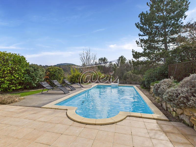 Villa - 100 m² - 5 pièces