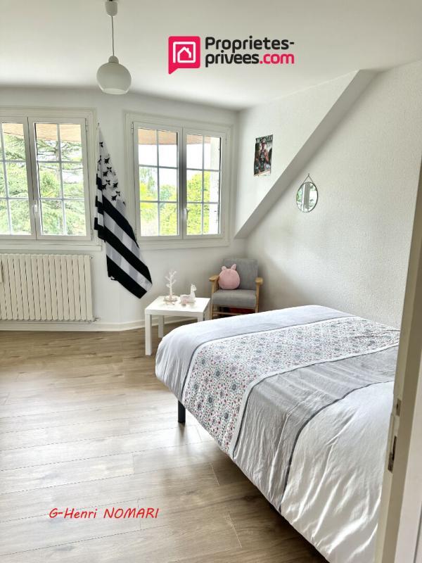 Maison - 280 m² - 10 pièces