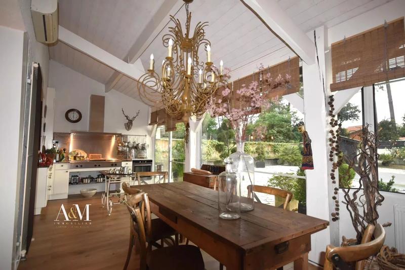 Villa - 185 m² - 7 pièces