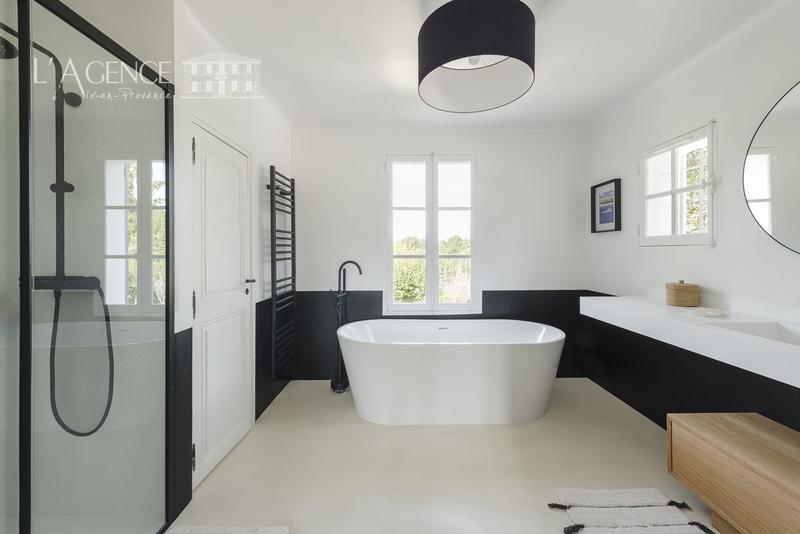 Maison - 380 m² - 9 pièces