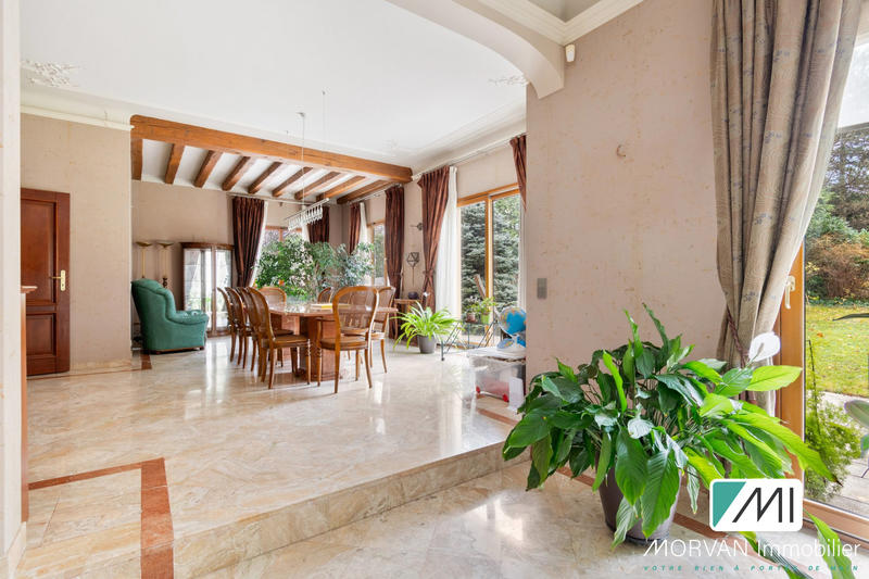 Maison - 365 m² - 12 pièces