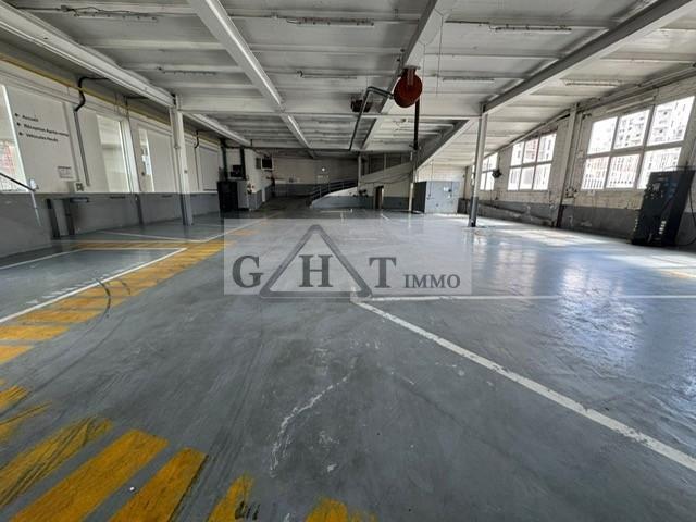 Entrepôt - 2 239 m²