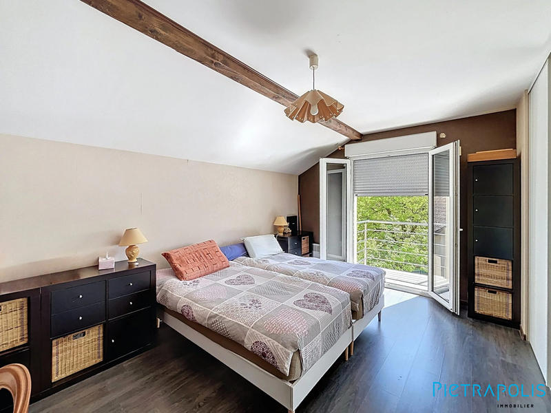 Maison traditionnelle - 182 m² - 6 pièces