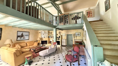 Maison - 300 m² - 8 pièces