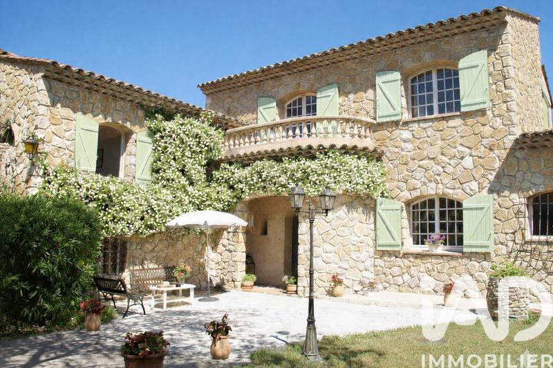 Maison - 180 m² - 7 pièces