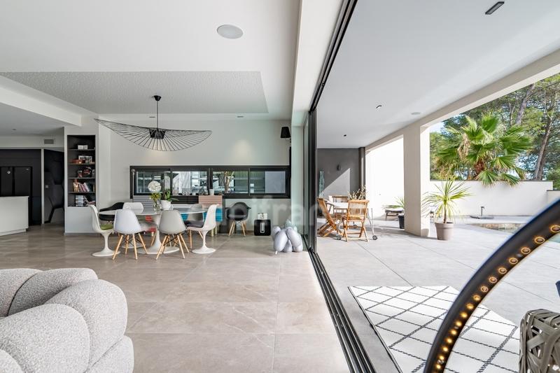 Maison - 400 m² - 12 pièces