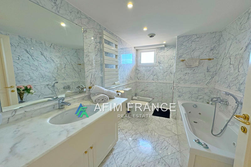 Appartement - 167 m² - 5 pièces