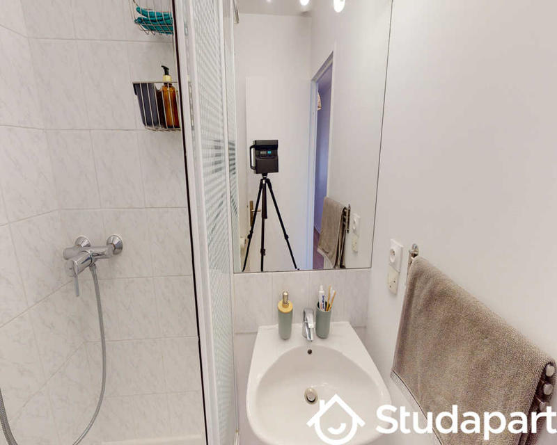 Chambre - 80 m² - 1 pièce