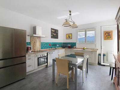 Maison traditionnelle - 248 m² - 7 pièces