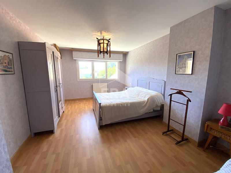 Maison - 207 m² - 9 pièces