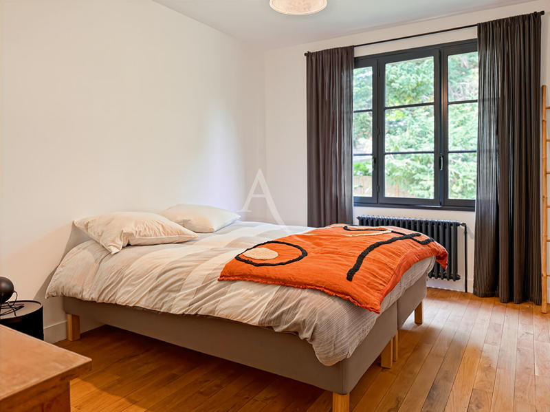 Maison - 228 m² - 8 pièces