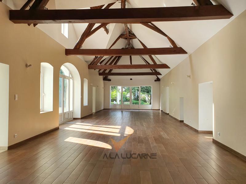 Propriété - 256 m² - 6 pièces