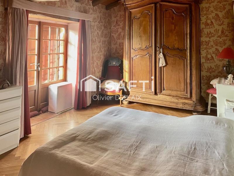 Maison - 300 m² - 8 pièces