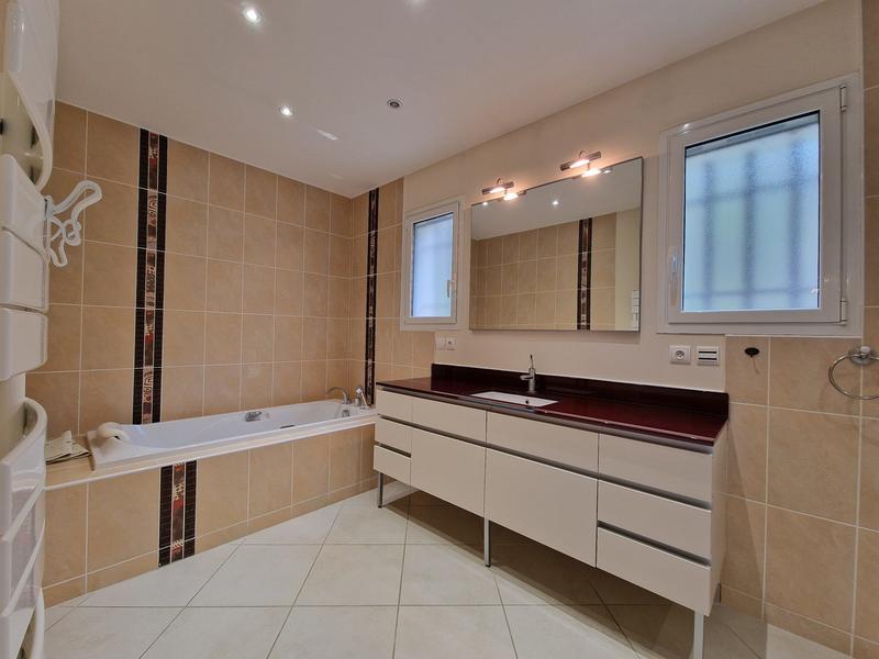 Villa - 185 m² - 4 pièces