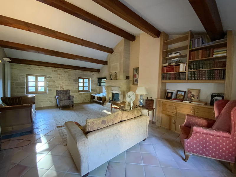 Maison - 234 m² - 8 pièces