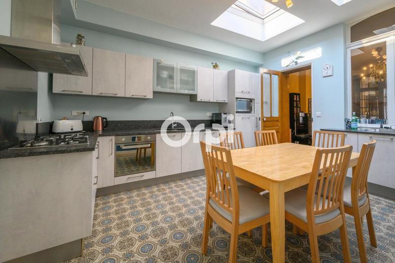 Maison bourgeoise - 320 m² - 8 pièces