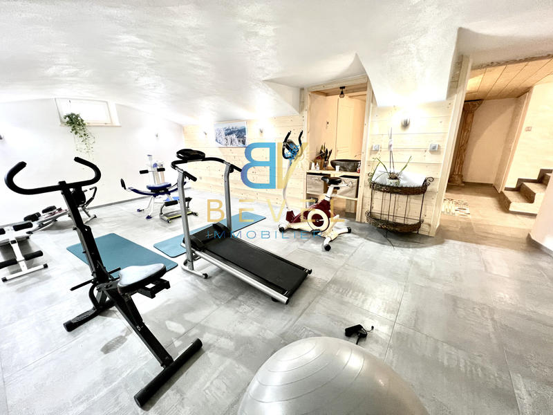 Propriété - 446 m² - 12 pièces