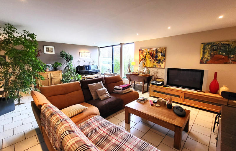 Maison - 245 m² - 11 pièces