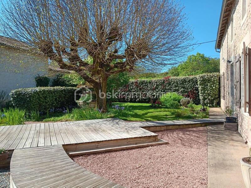 Maison de village - 274 m² - 8 pièces