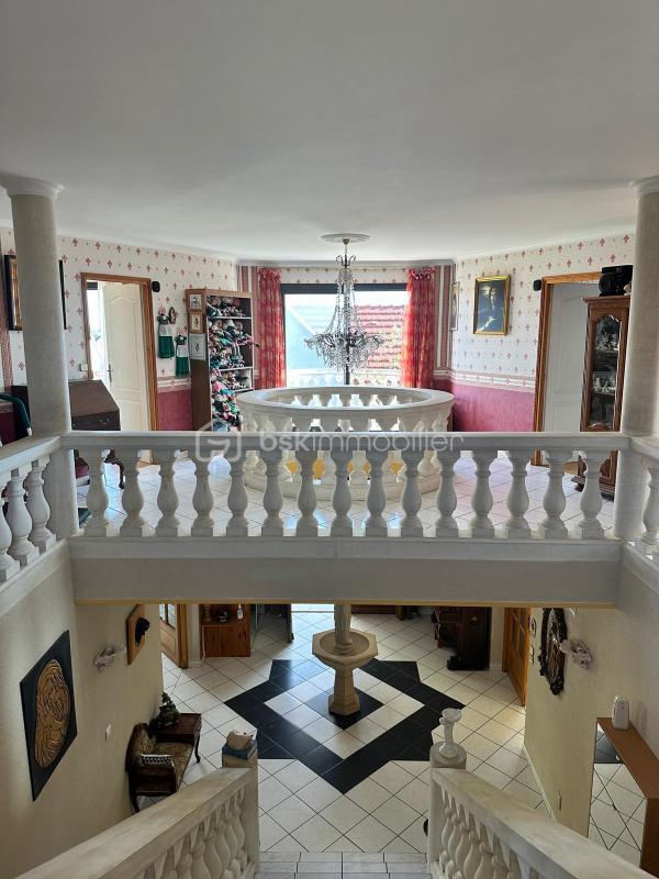 Maison - 258 m² - 10 pièces