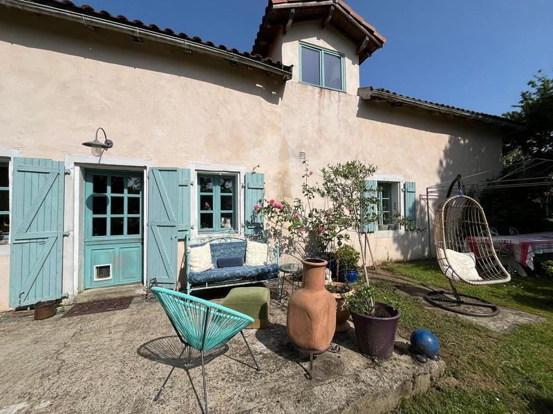 Maison - 240 m² - 9 pièces