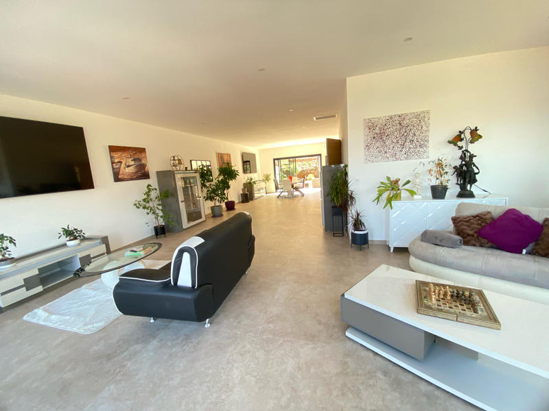 Maison - 230 m² - 5 pièces