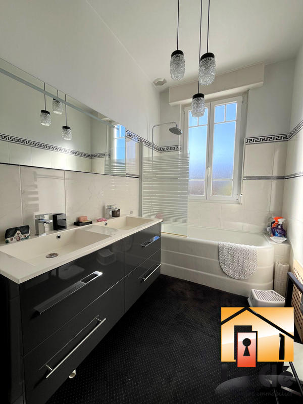 Maison ancienne - 217 m² - 9 pièces