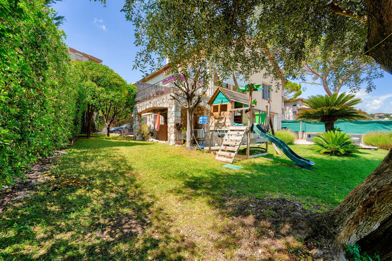 Maison - 170 m² - 7 pièces