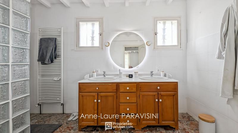 Maison - 270 m² - 10 pièces