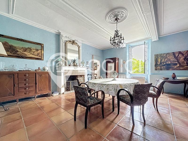 Maison - 348 m² - 13 pièces