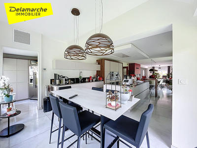 Maison - 260 m² - 9 pièces