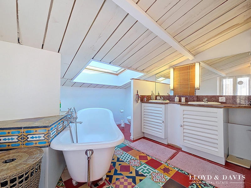 Villa - 280 m² - 9 pièces