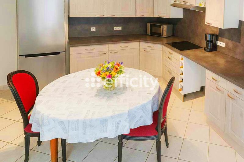 Maison traditionnelle - 81 m² - 4 pièces