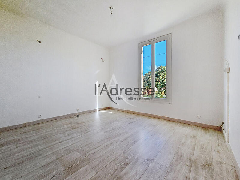 Villa - 100 m² - 5 pièces