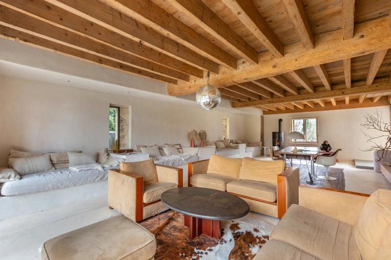 Maison - 247 m² - 6 pièces