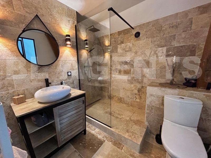 Maison - 248 m² - 8 pièces