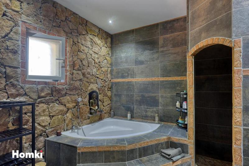 Villa - 209 m² - 6 pièces