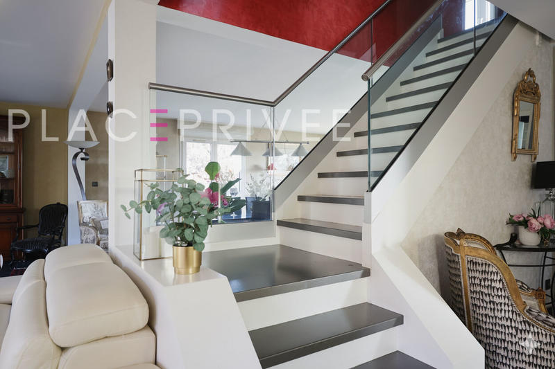 Maison - 295 m² - 7 pièces