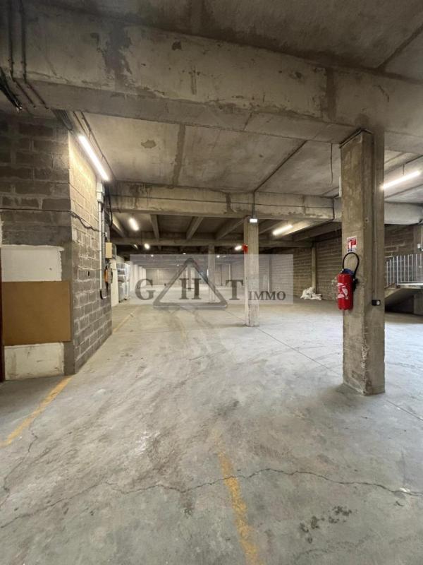 Entrepôt - 820 m²