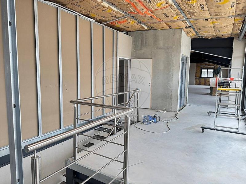 Local commercial - 700 m² - 1 pièce