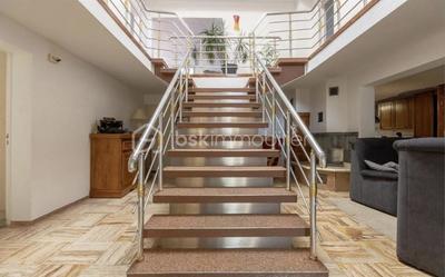 Maison - 262 m² - 8 pièces